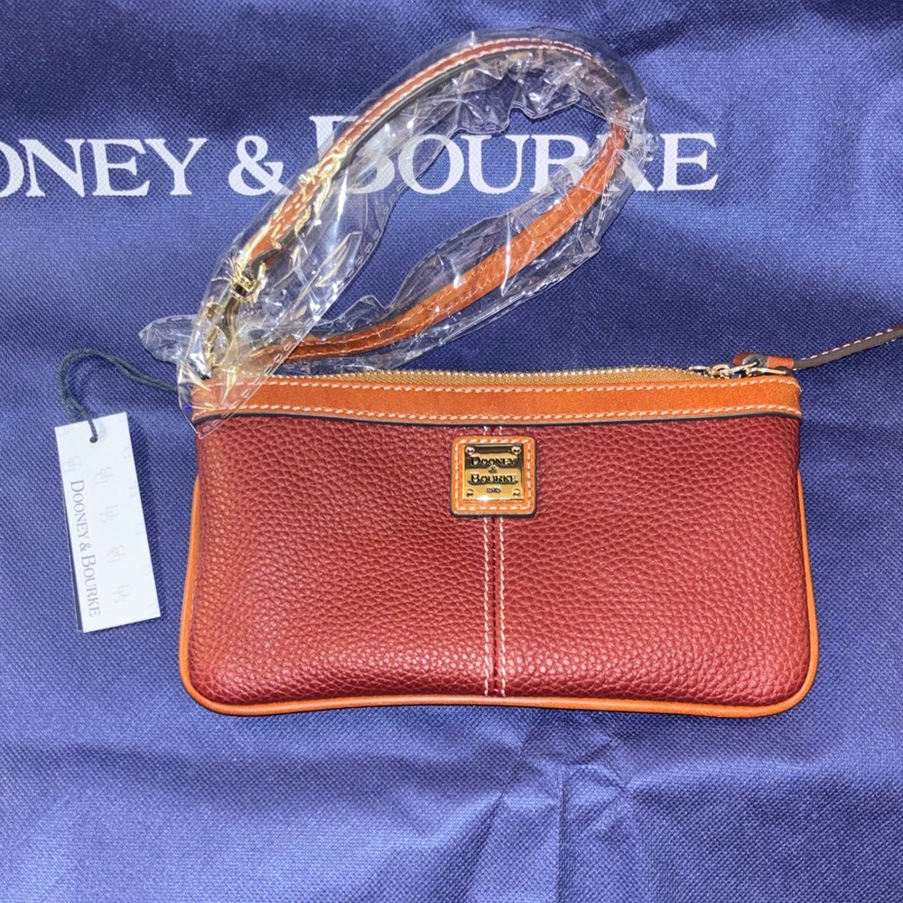 Dooney & Bourke 🆕 large slim Italian pebbled leather wristlet  with cc slot Wine